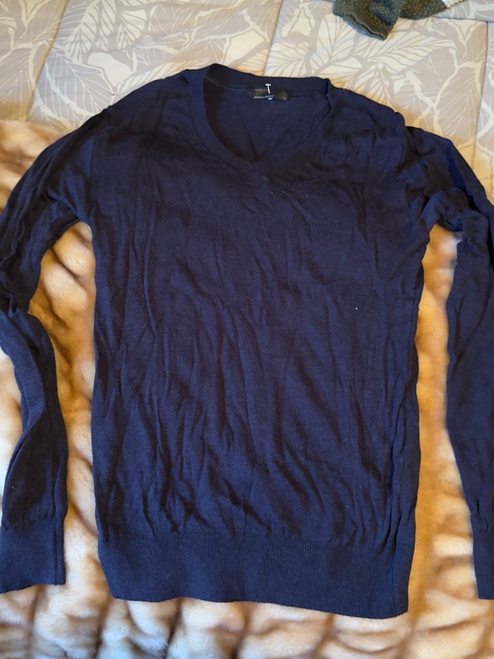 Rate American Apparel Vintage V-Neck Navy Sweater